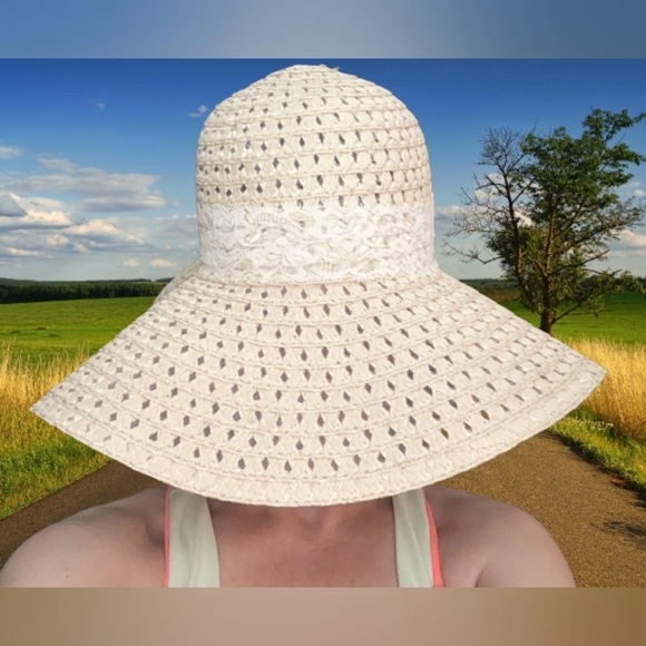 EUC fair straw toned wide brim white 2 inch wide lace around base extra floppy - Picture 7 of 7